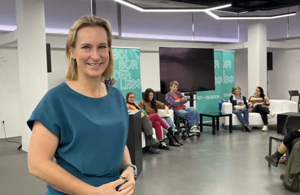 Mlade ženske iz Kosova in Srbije se na primeru Goric učijo sobivanja in razvijanja dialoga