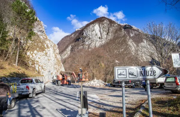 Kluže: zapora ceste šele novembra