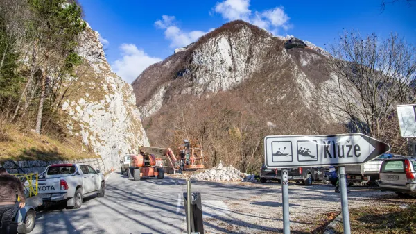 Kluže: zapora ceste šele novembra