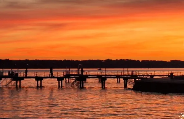 Minuli konec tedna so ob morju pospremili dih jemajoči sončni zahodi.