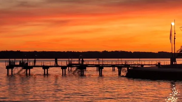 Minuli konec tedna so ob morju pospremili dih jemajoči sončni zahodi.