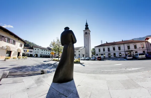 ﻿Simon Gregorcic kip sredisce Kobarida, Kobarid