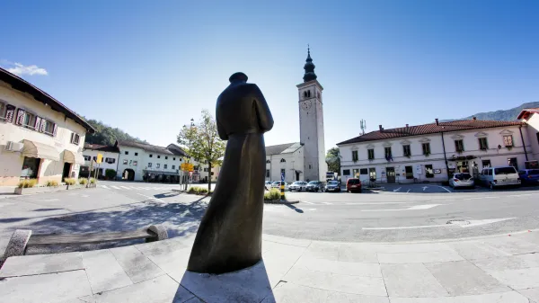 ﻿Simon Gregorcic kip sredisce Kobarida, Kobarid