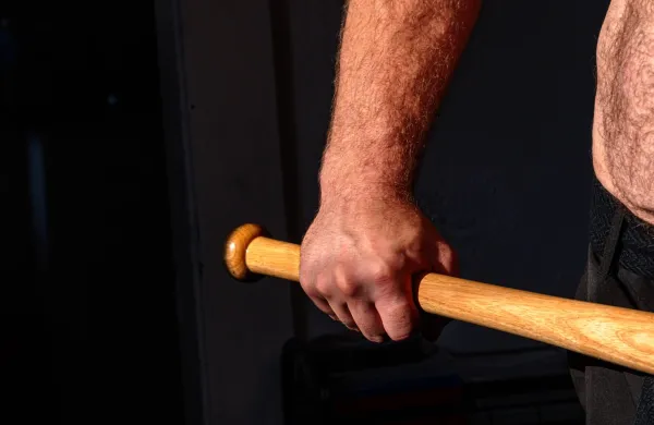 Poskus umora: trdi, da se je le branil