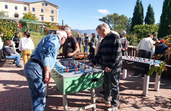 Brezdomiada letno družabno srečanje brezdomnih dan brezdomstva 12 organizacij 140 udeležencev