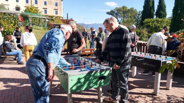Brezdomiada letno družabno srečanje brezdomnih dan brezdomstva 12 organizacij 140 udeležencev