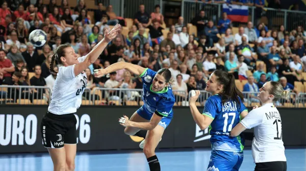 Slovenska ženska rokometna reprezentanca je v prvem krogu skupinskega dela kvalifikacij za nastop na evropskem prvenstvu 2026 v Kopru premagala Belgijo z 29:22 (17:8).