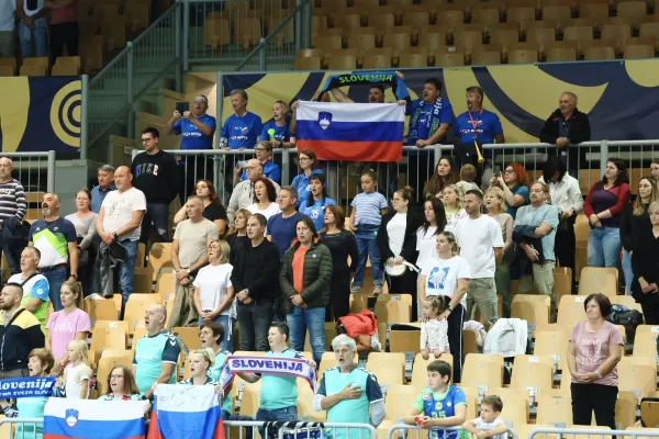 Navijači v koprski dvorani Bonifika