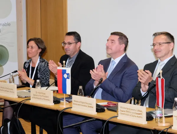 Glavni govorniki na dogodku so izpostavili vsestranskost lesnih proizvodov.