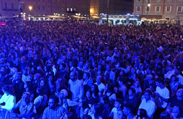 ﻿Trst 29-09-2023 - PONTEROS: Brezplacni koncert Barcolana Coma Cose