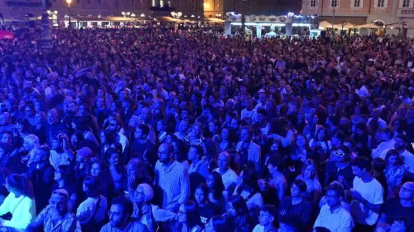 ﻿Trst 29-09-2023 - PONTEROS: Brezplacni koncert Barcolana Coma Cose