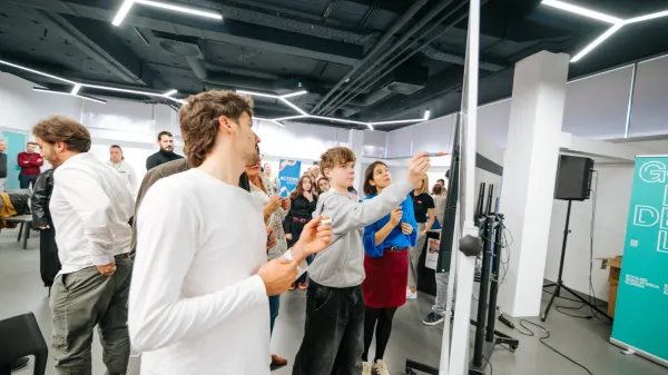 Med idejami tudi algoritem, ki pametno ogreje ali ohladi pisarno