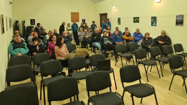 Krajani odločno proti popolni zapori, direkcija napoveduje sestanek