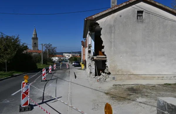Hišo bodo "pokrpali", kapelice ni več