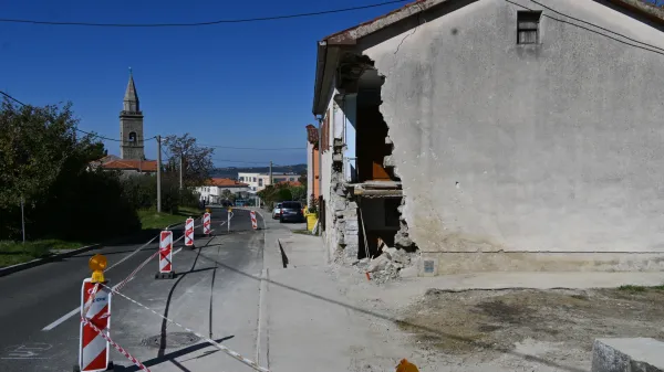 Hišo bodo "pokrpali", kapelice ni več
