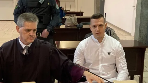 ﻿Branko Gvozdić (levo), desno Klemen Kadivec, sodišče v ljubljani, gospodarsko razstavišče