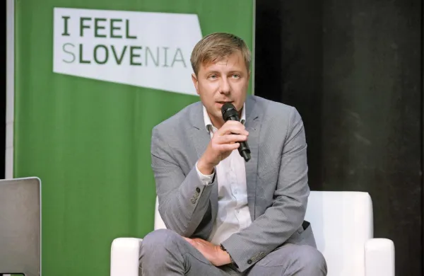 OZS: Proti obvezni božičnici 91 odstotkov obrtnikov in podjetnikov