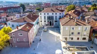 Podoba prenovljenega Muzejskega trga tamkajšnjih gostincev ne prepriča