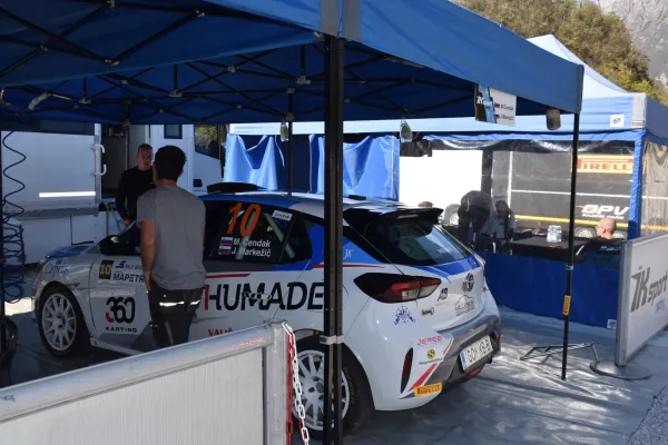 Avtomobil Martin Čendak Jakob Markežič servis Kobarid reli Soča