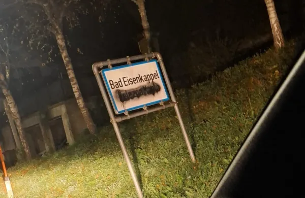 Vandalski napadi na dvojezicne krajevne table na avstrijskem Koroskem.