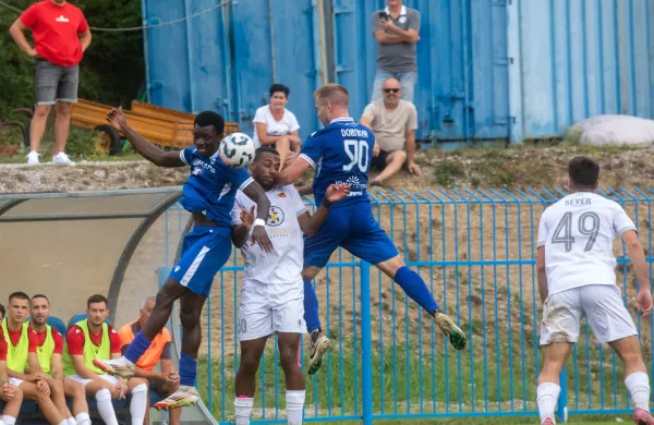 Dekani, 13.09.2025Nogomet 2. slovenska nogometna liga, 6. krog,Jadran Dekani: Pearlescent Tabor Se?ana,v sredini Federico Fitz- Anthony Rose (30) strelec drugega gola za Tabor in desno Leon Sever (49) strelec tretjega gola