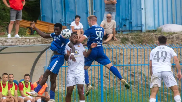 Dekani, 13.09.2025Nogomet 2. slovenska nogometna liga, 6. krog,Jadran Dekani: Pearlescent Tabor Se?ana,v sredini Federico Fitz- Anthony Rose (30) strelec drugega gola za Tabor in desno Leon Sever (49) strelec tretjega gola