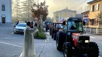 V Tolminu blagoslovili 18 traktorjev