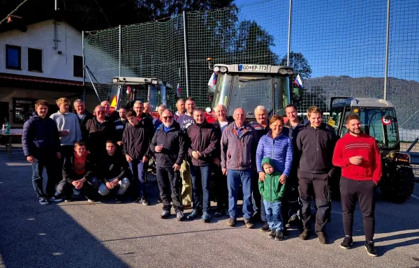 V Tolminu blagoslovili 18 traktorjev