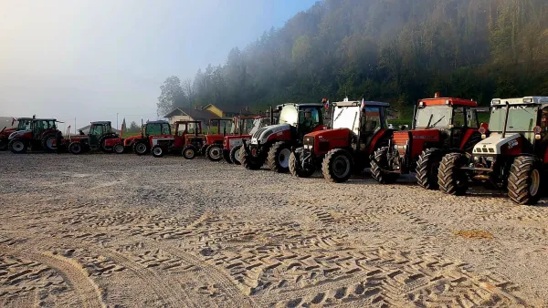 V Tolminu blagoslovili 18 traktorjev