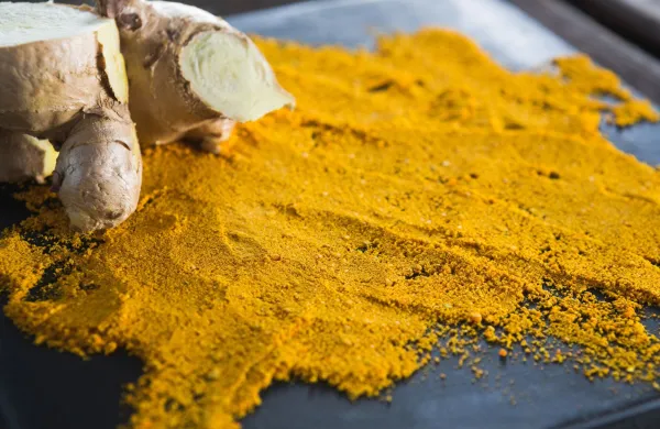 Kurkuma: nepogrešljiva začimba, ki čisti kri in prebavila