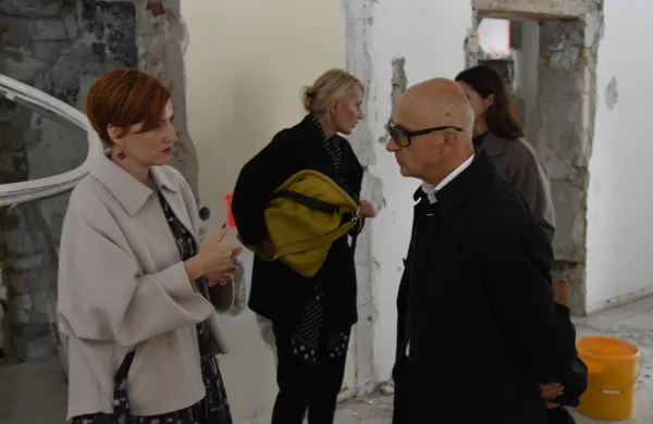 Koper, Luska kapitanija.Ministrica za kulturo Asta Vrecko si je v okviru delovnega obiska v slovenski Istri ogledala Lusko kapitanijo v Kopru.Ministrica za kulturo Asta Vrecko in generalni direktor Zavoda za varstvo kulturne dediscine (ZVKDS) Jernej Hudolin.