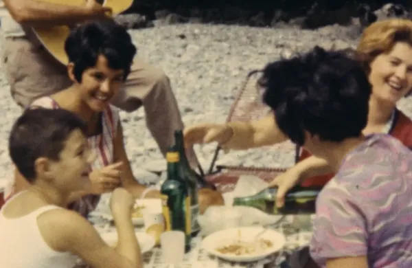 Prizor iz družinskega arhiva Anje Medved in Nadje Velušček