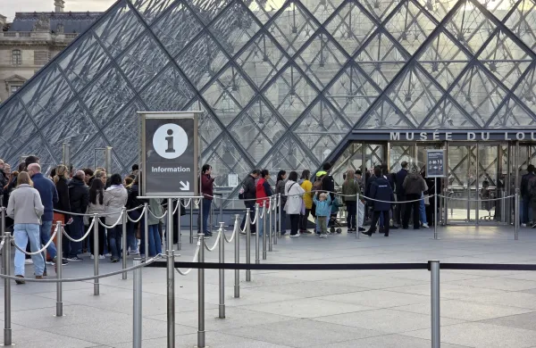 FRANCE, PARIS - OCTOBER 22, 2025: Visitors queue outside the Louvre Museum reopened after the October 19 jewellery theft, its Apollo Gallery remaining closed,Image: 1047326591, License: Rights-managed, Restrictions: * Switzerland And Russia Rights Out *, Model Release: no, Credit line: Alexander Vasilyev/Zuma Press/Profimedia
