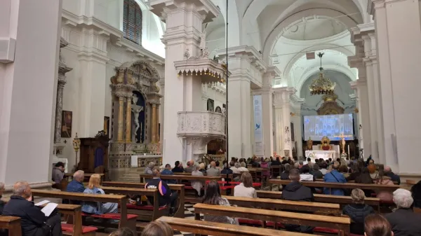 Iz notredamske katedrale v koprsko stolnico