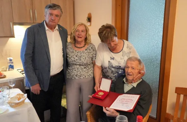 S presenečenjem so Alojzu Sedmaku polepšali 101. rojstni dan