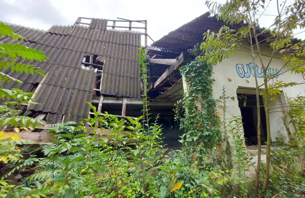 Nekdanji Ideal je treba podreti ali ga ustrezno zaščititi