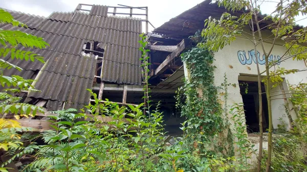 Nekdanji Ideal je treba podreti ali ga ustrezno zaščititi