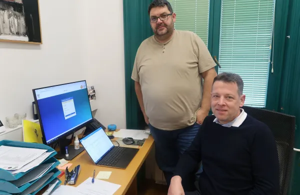 Gregor Prezelj (sedi), odstopil z mesta direktorja, župan Tomaž Vencelj ga je nadomestil z vrs&scaron;lko dolžnosti