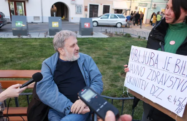 ﻿dr. Slavoj Žižek Ljuba MiljuševićSalsa Verde galerija Izola april 2023Razstava Voranc Vogel Pocestnice