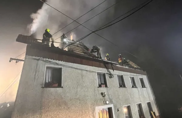 Gorenja Kanomlja: zagorelo ostrešje stanovanjske hiše