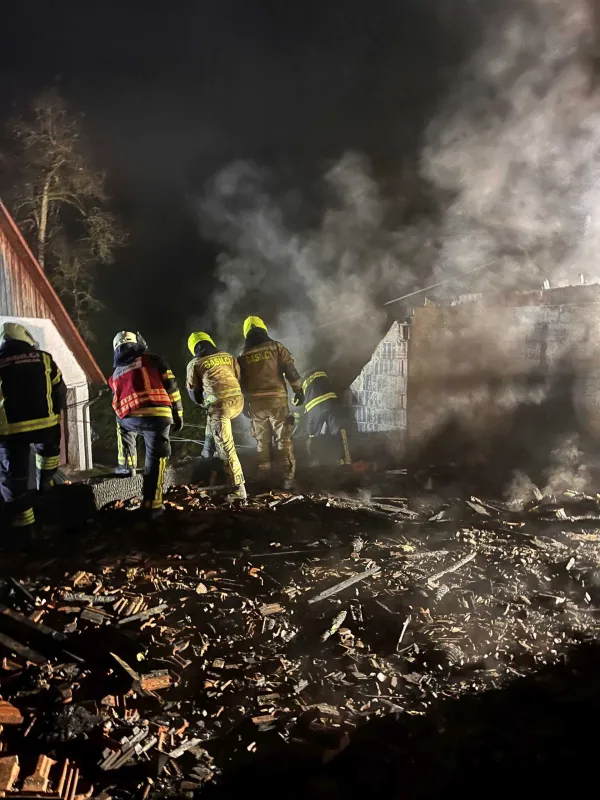 Gorenja Kanomlja: zagorelo ostrešje stanovanjske hiše