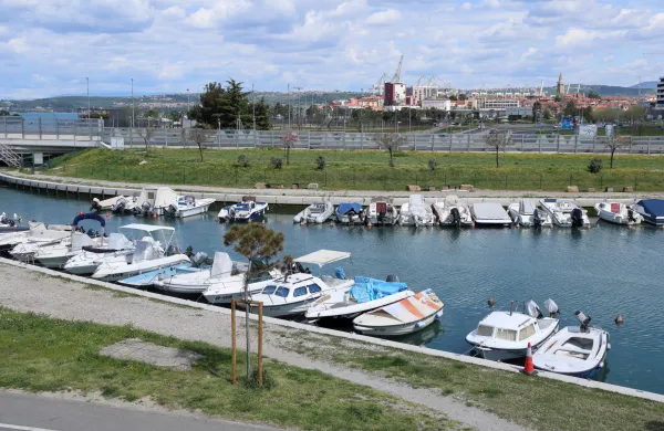 Koper, 08.05.2023Komunalni privezi za plovila, barke, mandrac Semedela