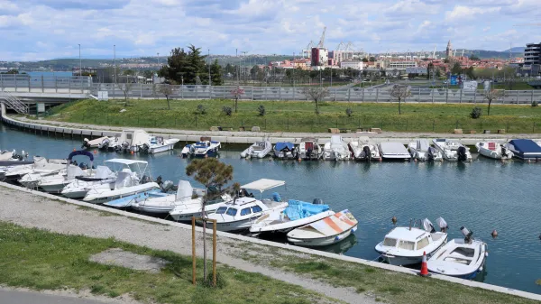 ﻿Koper, 08.05.2023Komunalni privezi za plovila, barke, mandrac Semedela