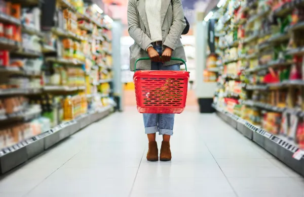 Program posebej izpostavlja pomen zmanjševanja vnosa tistih hranil, ki so v sodobni prehrani pogosto presežena in dokazano povezana z večjim tveganjem za zdravje