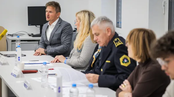 Ljubljana, Izpitni center Agencije za varnost prometa.Novinarska konferenca Agencije za varnost prometa (AVP) in Zavoda Vozim, na kateri so spregovorili o vplivu voznje pod vplivom konoplje in drugih psihoaktivnih snovi na prometno varnost.