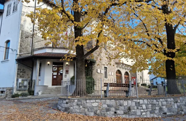 Vogrsko: domnevna incidenta z iglami bosta območju podružnične šole prinesla dodatne varnostne ukrepe