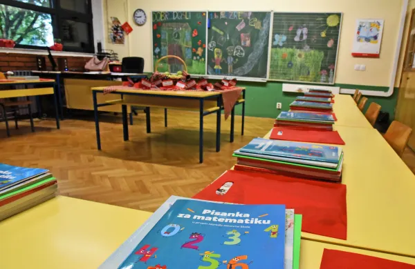 Hrvaska, Vinkovci.Po poletnih pocitnicah se je danes zacel pouk za hrvaske osnovnosolce in srednjesolce.Ucilnica na OS Vladimirja Nazorja v Vinkovcih.