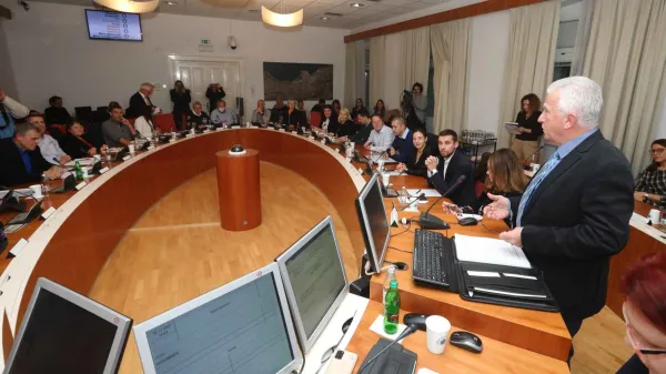 Za mesto nove ravnateljice O&Scaron; Vojka &Scaron;muc se poteguje Lea Kozel