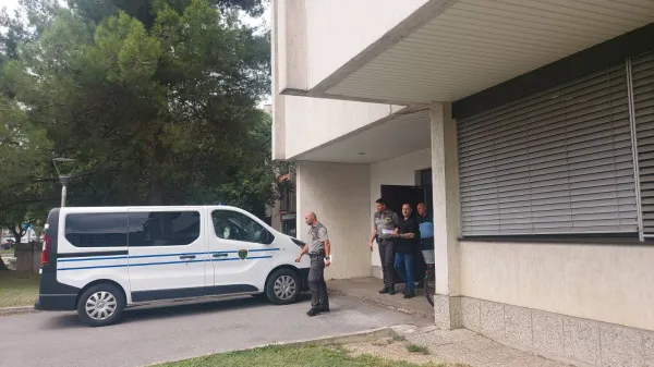 Ropar je eno od žrtev vlekel šest metrov