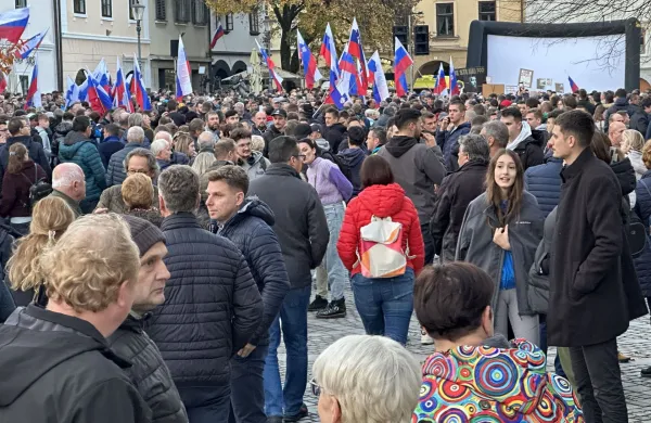 Vzdu&scaron;je v Novem mestu pred sejo mestnega sveta